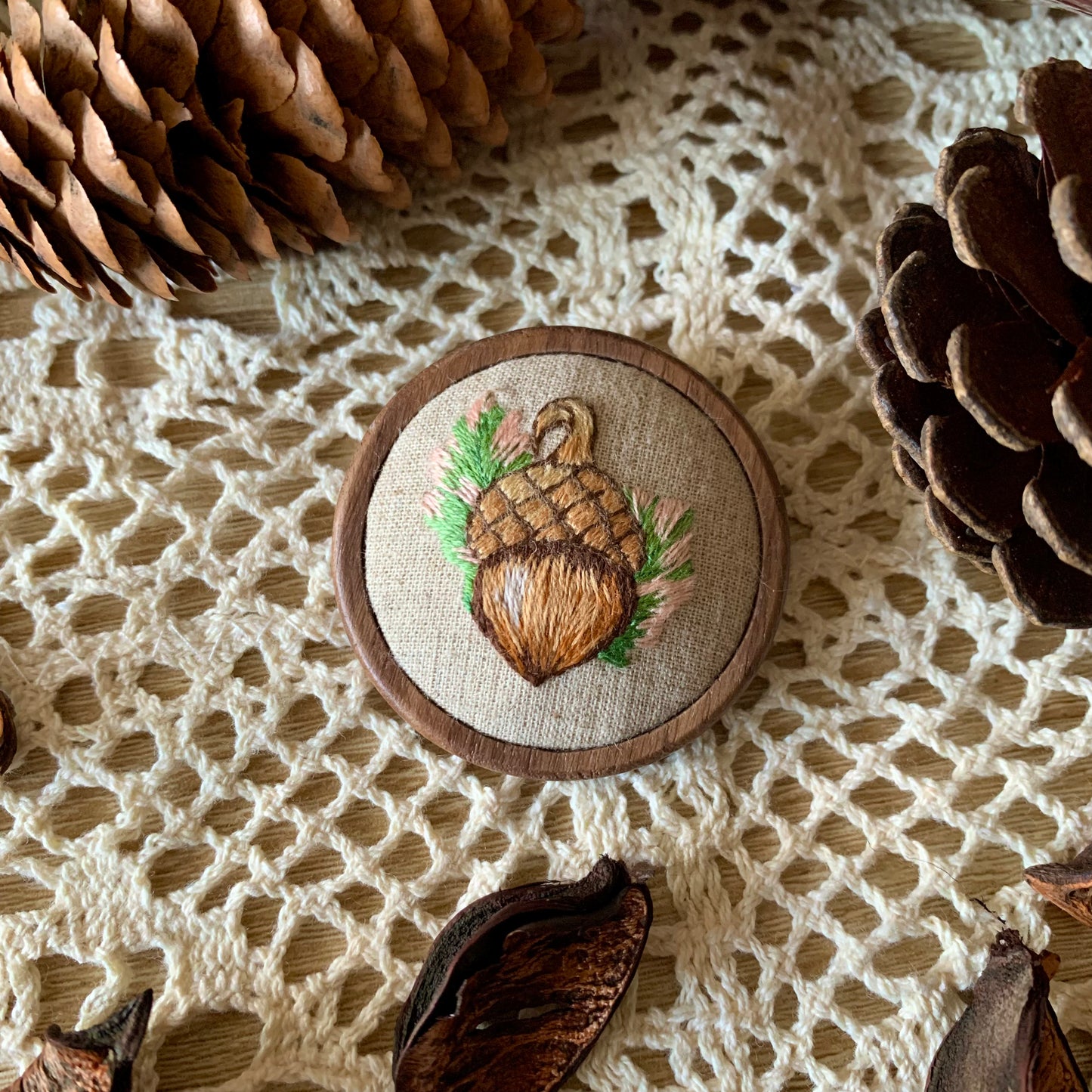 Broche Mabon - Gland