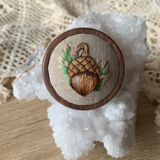 Broche Mabon - Gland